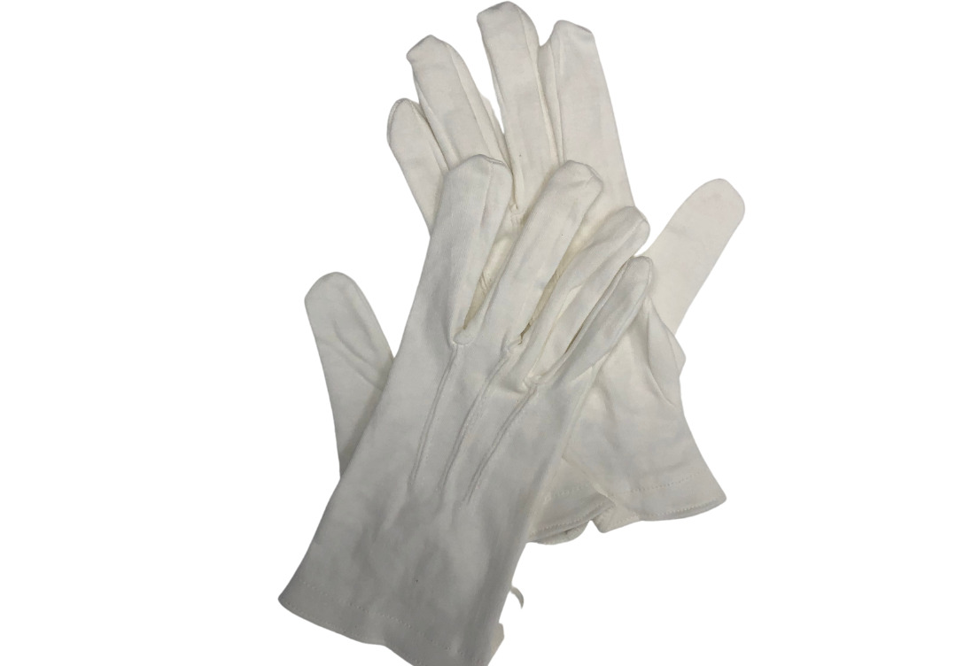 White Uniform Gloves with Seams and Snap at Wrist.